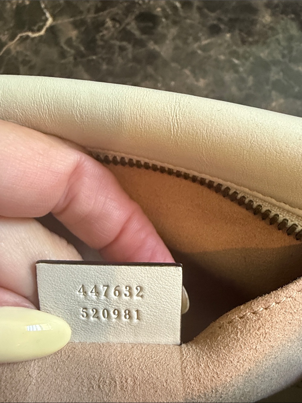 Gucci White Quilted Leather GG Marmont Crossbody with Gold Hardware - Picture 3 of 7